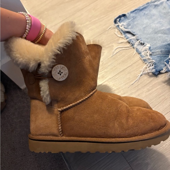 bailey button uggs - Picture 1 of 7